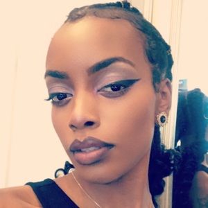 Meet your Posher, Stacy